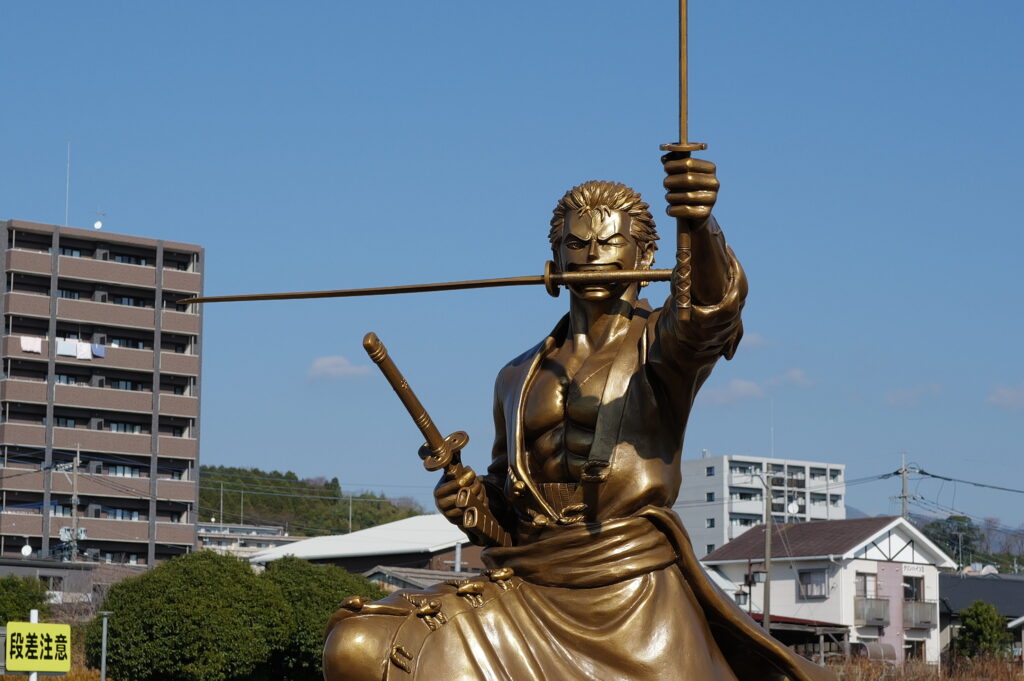 Bronze Zoro statue in Kumamoto, holding three swords.